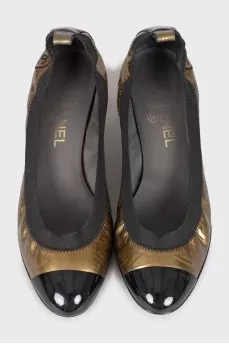 Patent leather shoes with embroidered logo