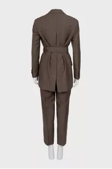 Classic suit with belt
