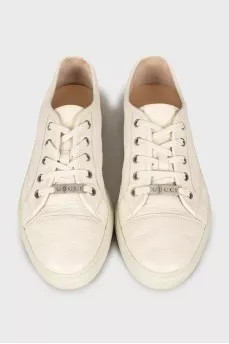 Leather sneakers with metal logo