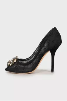 Lace shoes with decor