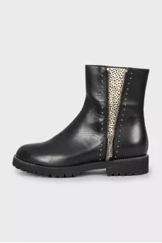 Decorated leather boots
