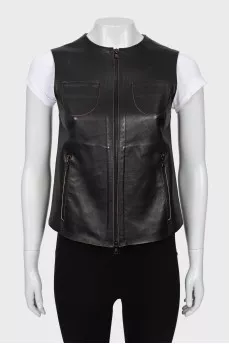 Leather vest with pockets