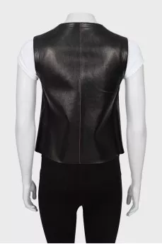Leather vest with pockets