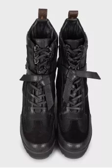 Laureate boots