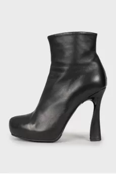 Leather ankle boots with sculpted heels