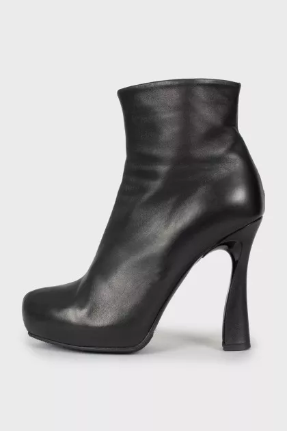 Leather ankle boots with sculpted heels