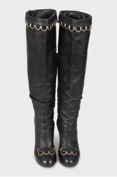 Leather boots with metal decoration