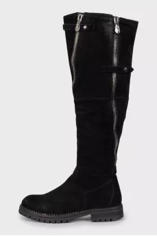 Suede boots decorated with zippers
