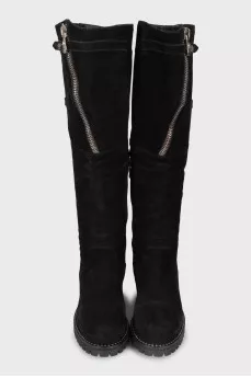 Suede boots decorated with zippers