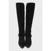 Suede boots decorated with a bow