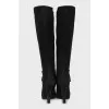 Suede boots decorated with a bow
