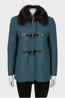 Short coat decorated with fur