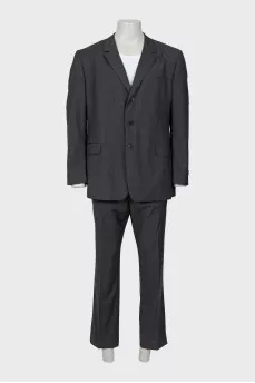Men's wool suit with stripes and tag