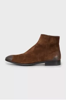 Men's brown suede boots