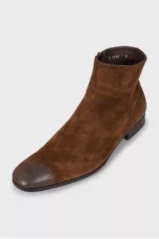 Men's brown suede boots