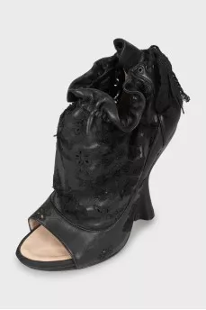 Leather ankle boots with lace