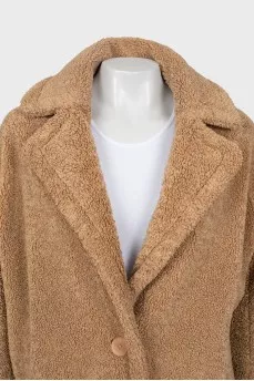 Light brown loose-fitting fur coat