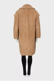 Light brown loose-fitting fur coat