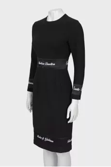 Fitted dress with decor