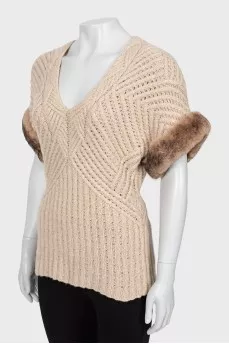 Cashmere sweater with fur sleeves