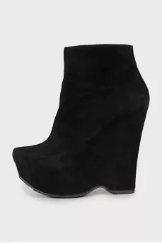 Suede ankle boots with shaped wedge
