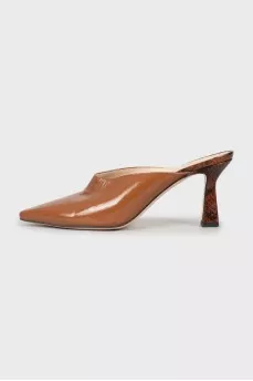Leather mules with embossed heel