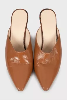 Leather mules with embossed heel