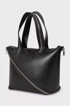 Leather tote bag decorated with zipper
