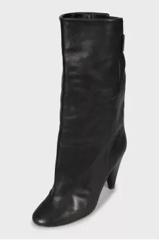 Leather boots with figured heels