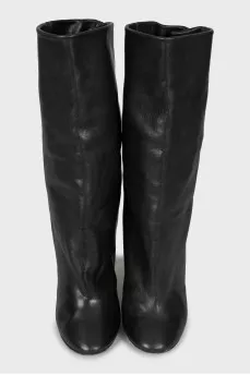 Leather boots with figured heels