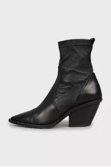 Pointed toe leather boots