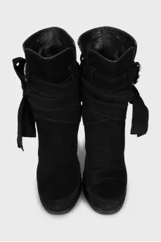Suede ankle boots with ties
