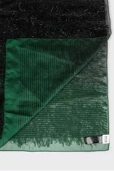Two-tone scarf decorated with fringe