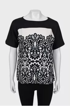 Black and white patterned T-shirt