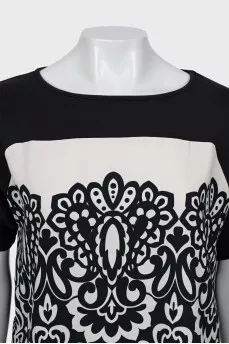 Black and white patterned T-shirt