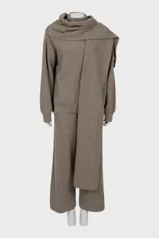 Knitted suit with scarf