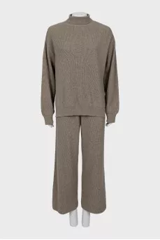 Knitted suit with scarf