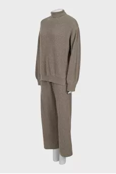 Knitted suit with scarf