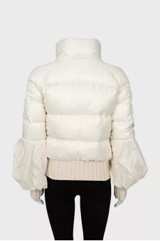 White down jacket with voluminous sleeves