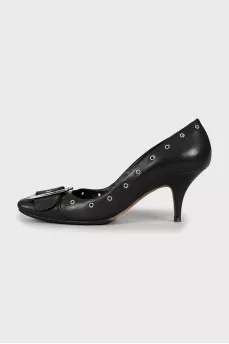Leather shoes decorated with buckles