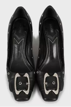 Leather shoes decorated with buckles