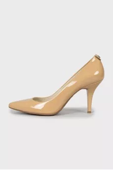 Patent pointed toe pumps