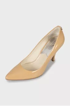 Patent pointed toe pumps