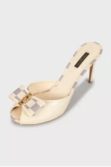 Canvas and leather sandals with bow