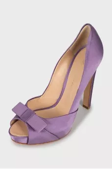 Purple shoes decorated with a bow