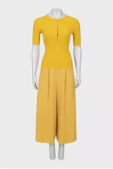 Suit with yellow culottes