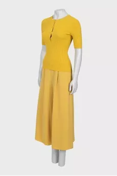 Suit with yellow culottes
