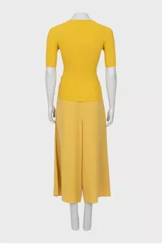 Suit with yellow culottes