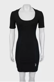 Fitted dress decorated with mesh