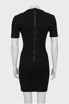 Fitted dress decorated with mesh